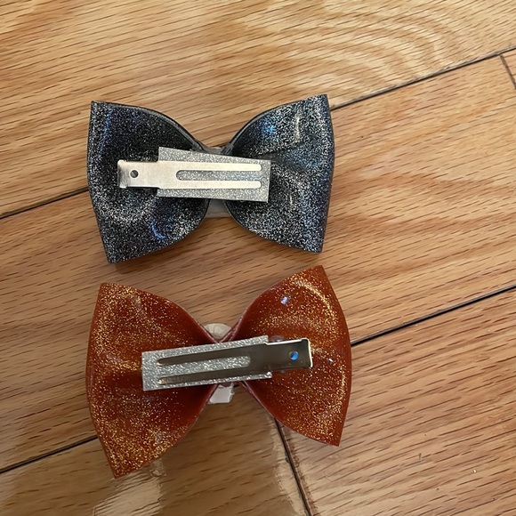 ⚡️Flash Sale ⚡️ Handmade bow hair clips with skull detail - Picture 2 of 2